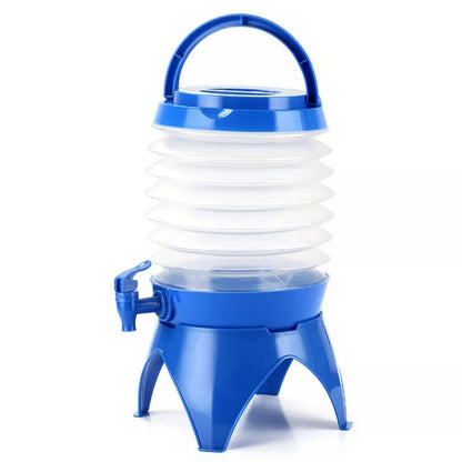 Collapsible water container with faucet